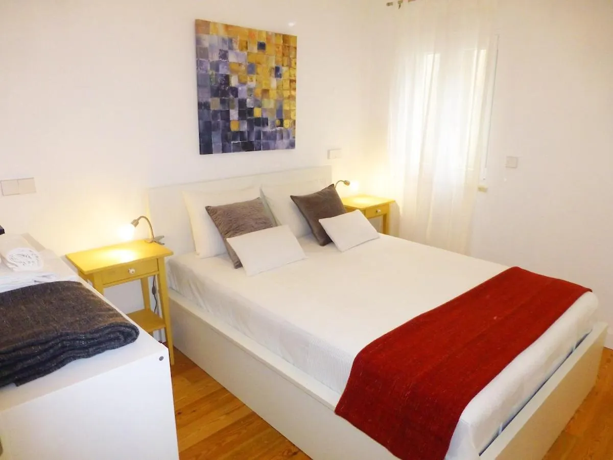 Charming Lisbon Equipped Ac Lift Parking 4P Apartment