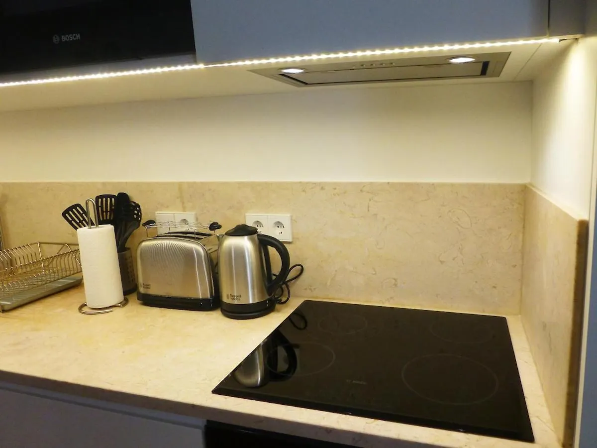Charming Lisbon Equipped Ac Lift Parking 4P Apartment