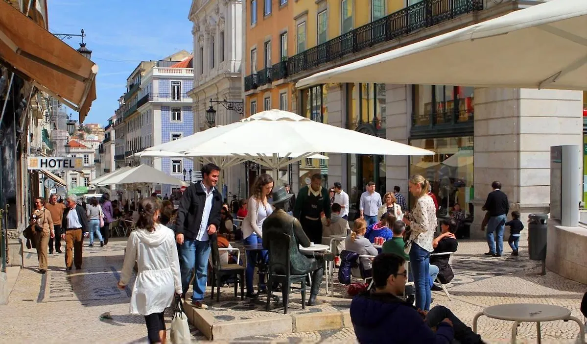Charming Lisbon Equipped Ac Lift Parking 4P Apartment