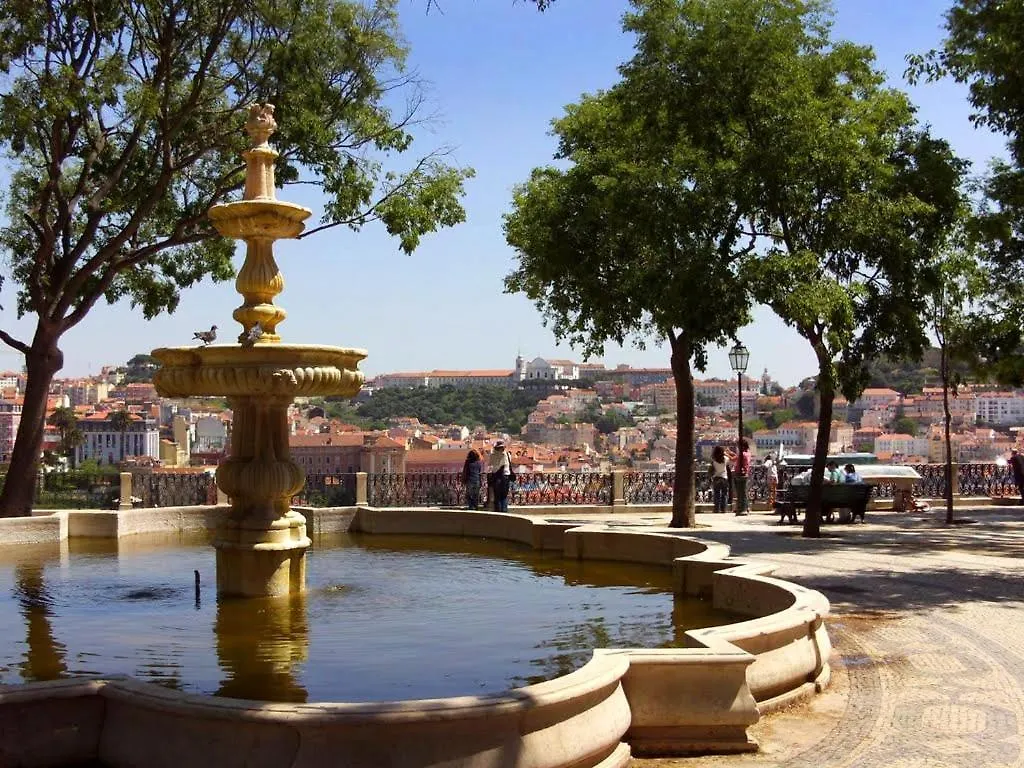 Charming Lisbon Equipped Ac Lift Parking 4P Apartment Portugal