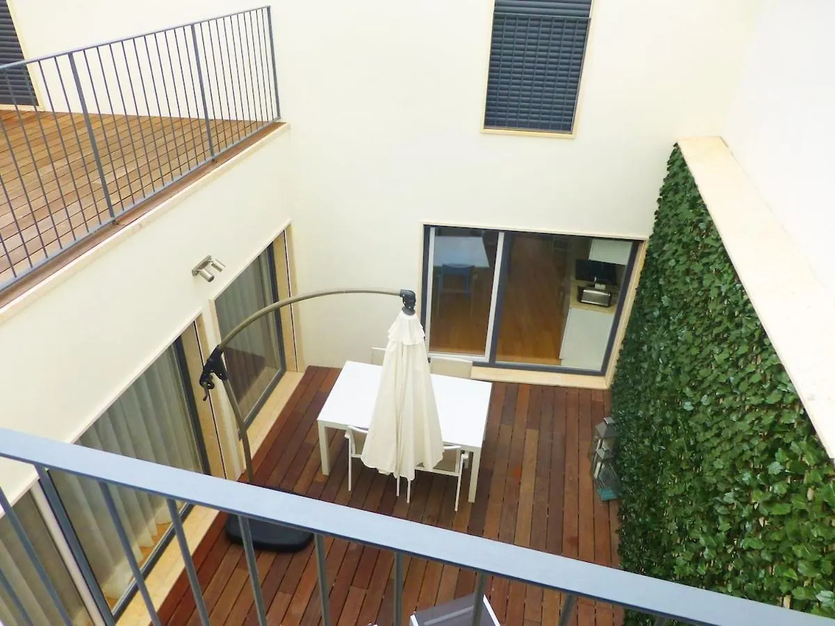 Charming Lisbon Equipped Ac Lift Parking 4P Apartment