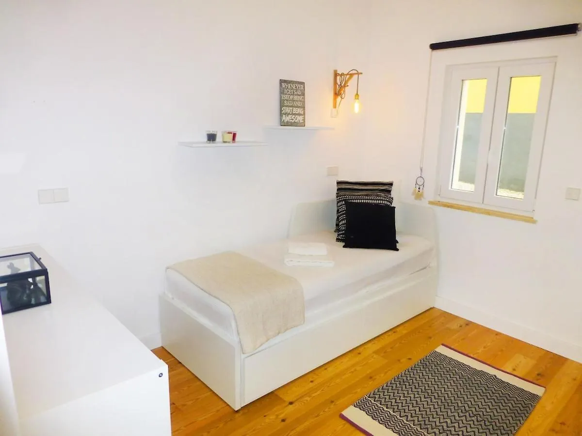 Charming Lisbon Equipped Ac Lift Parking 4P Apartment