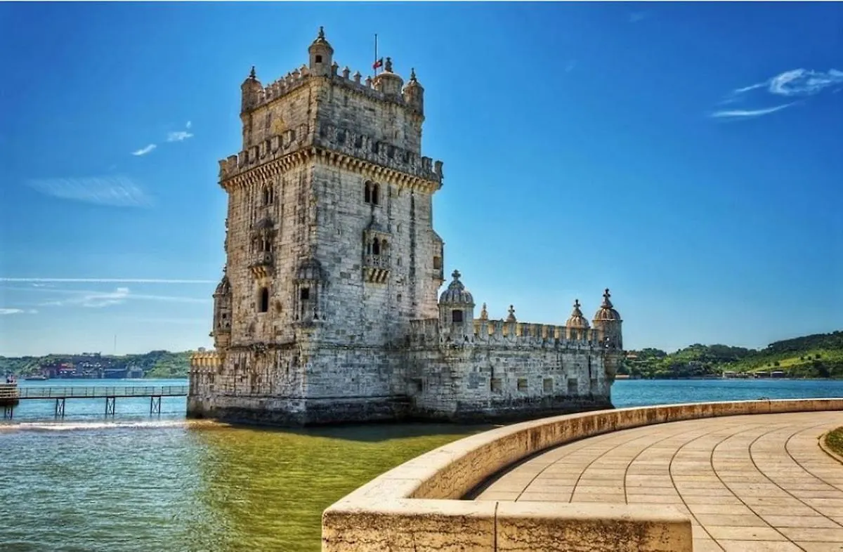 Charming Lisbon Equipped Ac Lift Parking 4P Apartment