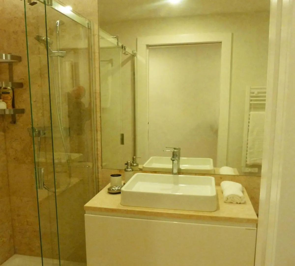 Charming Lisbon Equipped Ac Lift Parking 4P Apartment