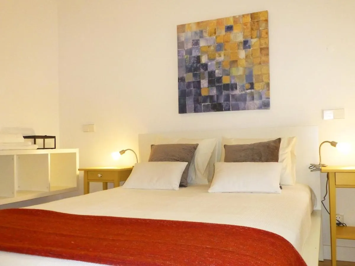 Charming Lisbon Equipped Ac Lift Parking 4P Apartment