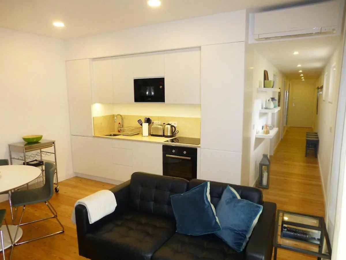 Charming Lisbon Equipped Ac Lift Parking 4P Apartment