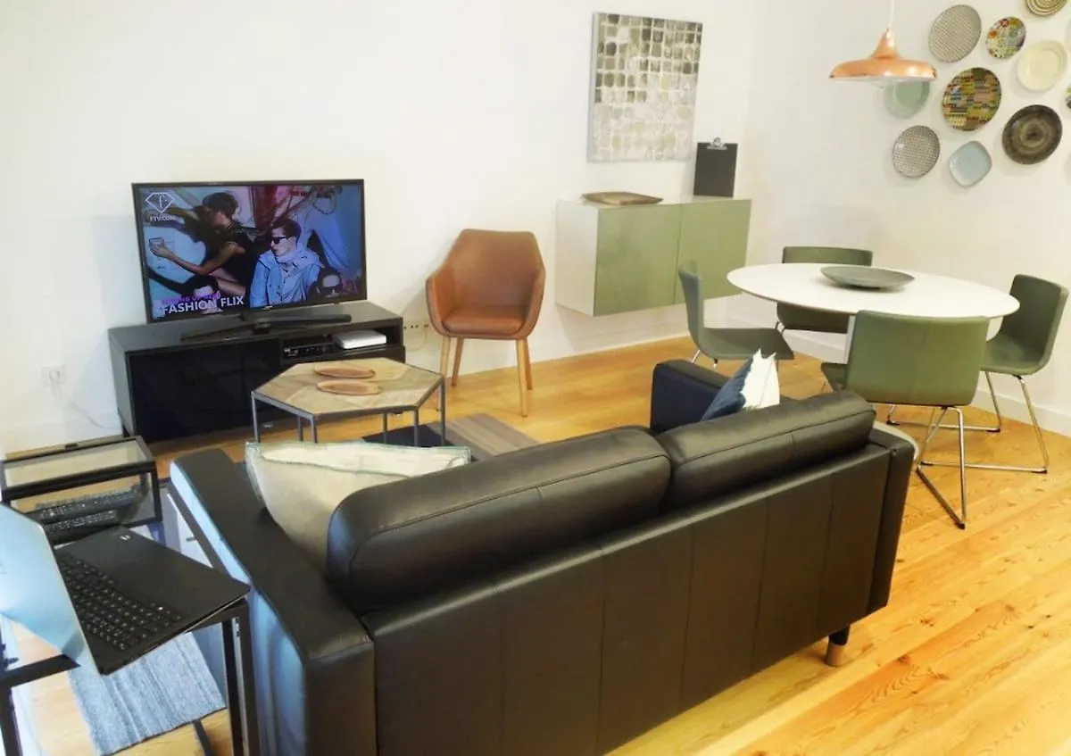 Charming Lisbon Equipped Ac Lift Parking 4P Apartment