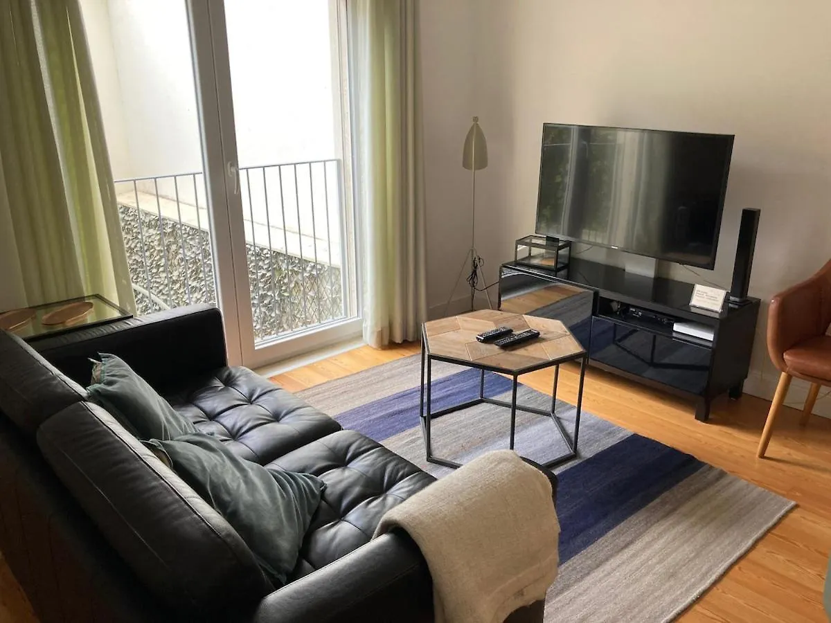 Charming Lisbon Equipped Ac Lift Parking 4P Apartment