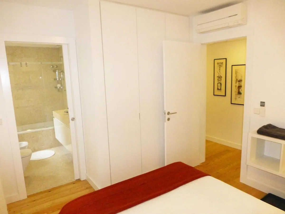 Charming Lisbon Equipped Ac Lift Parking 4P Apartment