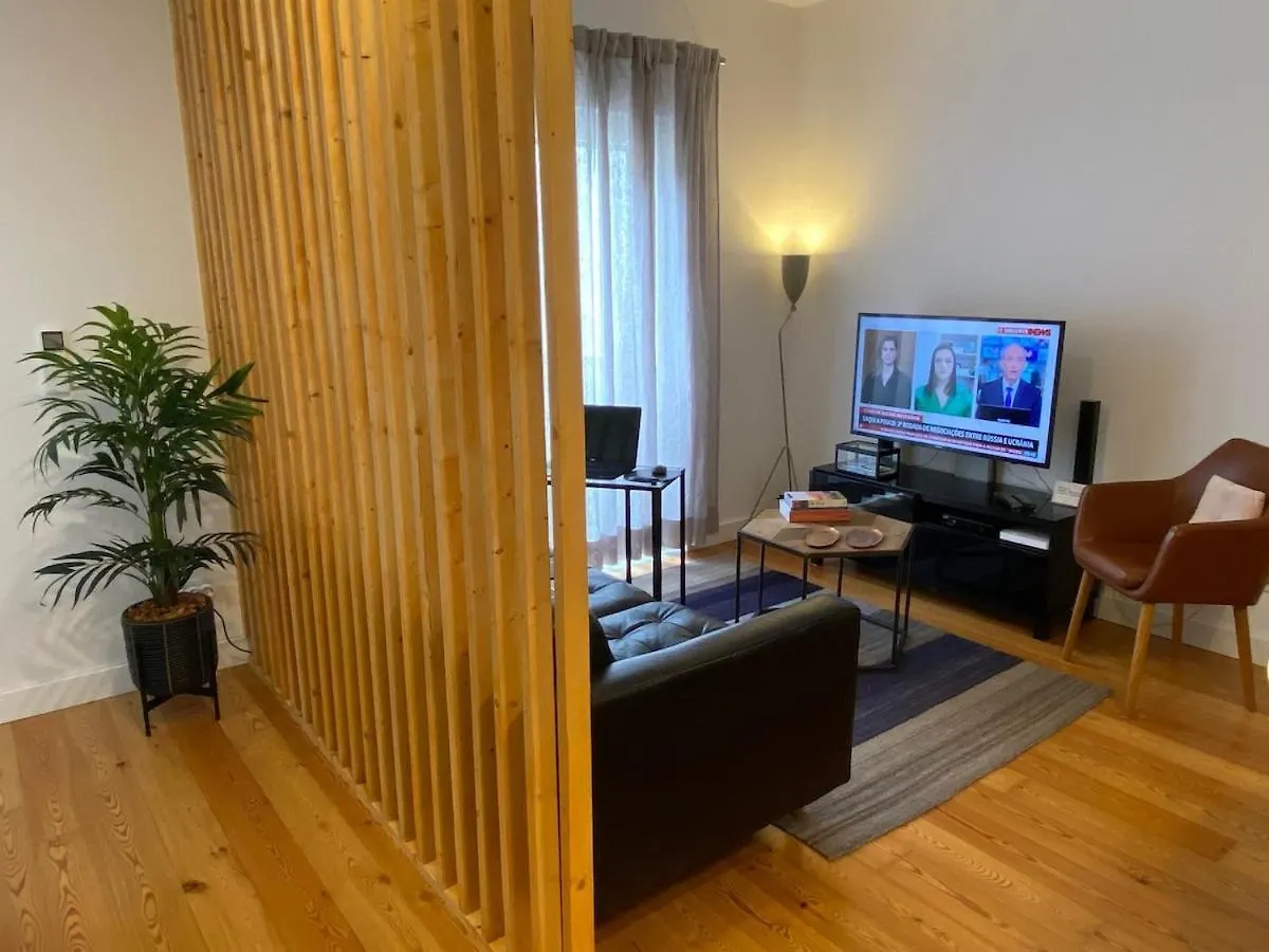 Charming Lisbon Equipped Ac Lift Parking 4P Apartment