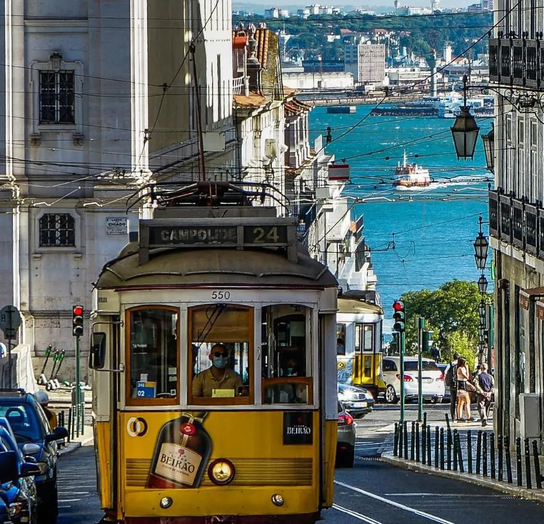 Charming Lisbon Equipped Ac Lift Parking 4P Apartment Portugal