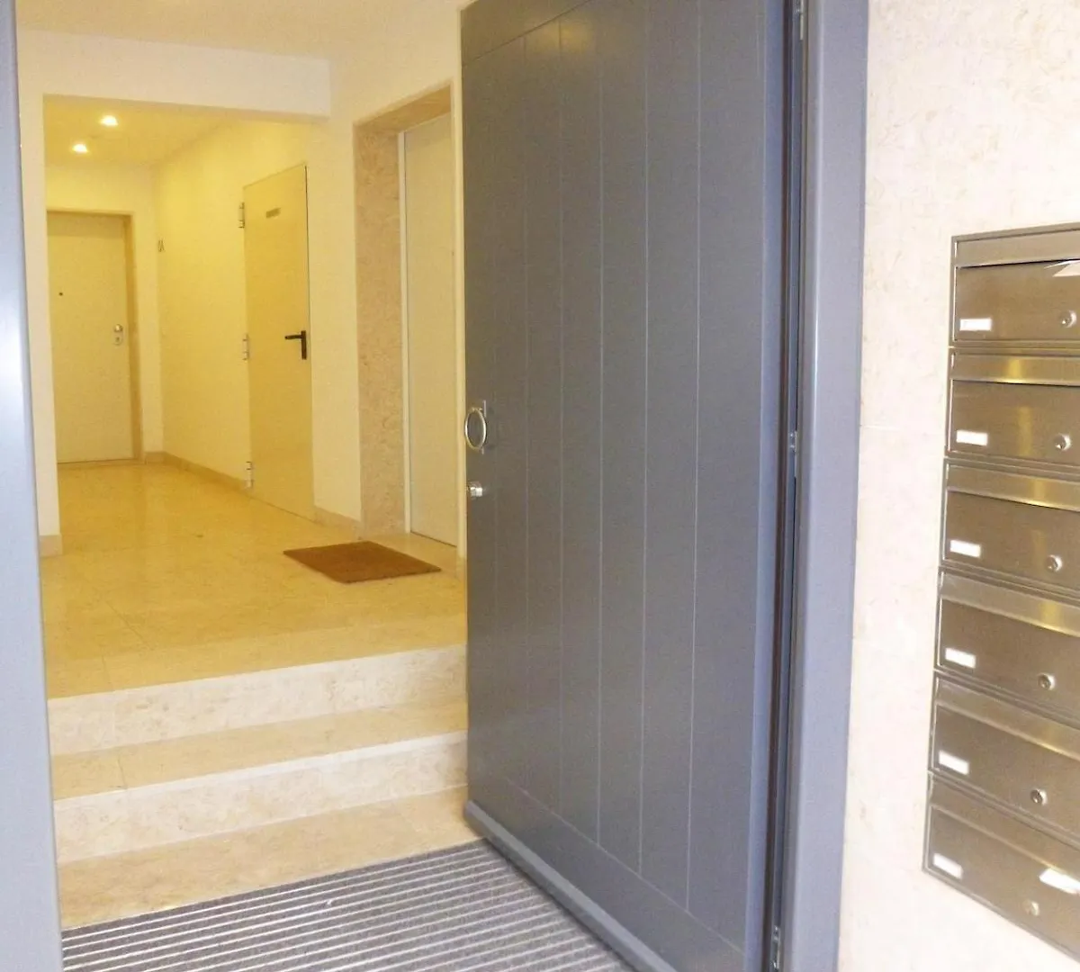 Apartamento Charming Lisbon Equipped Ac Lift Parking 4P Portugal
